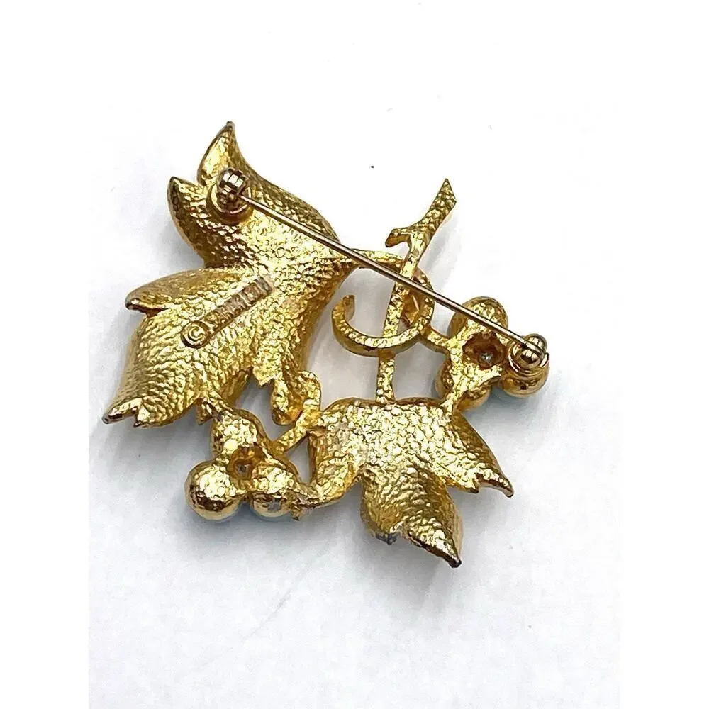 Sarah Coventry Vintage 1967 Placid Beauty Floral Brooch Pin